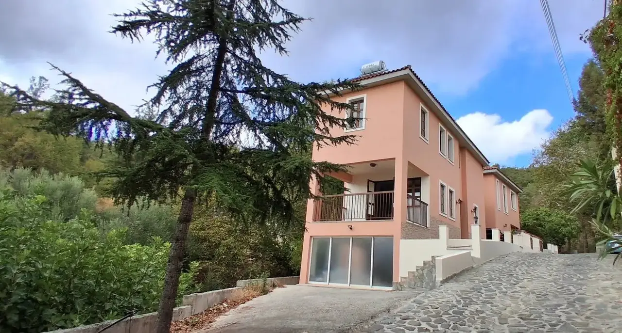 3-bedroom villa to rent - Image 1