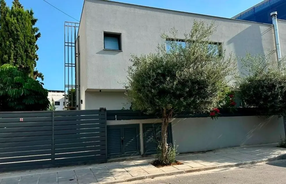  - Image 1