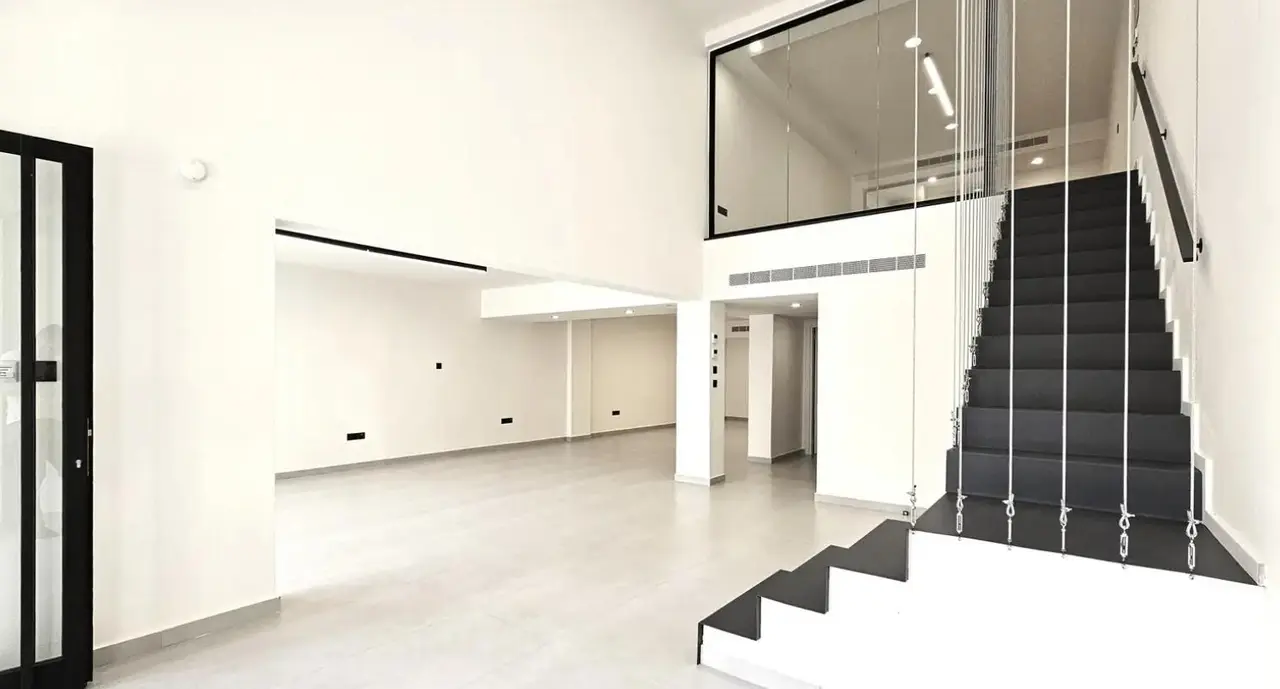  - Image 1
