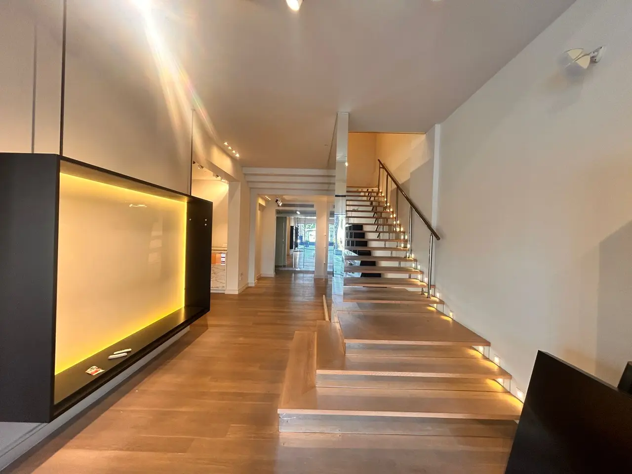 - Image 1