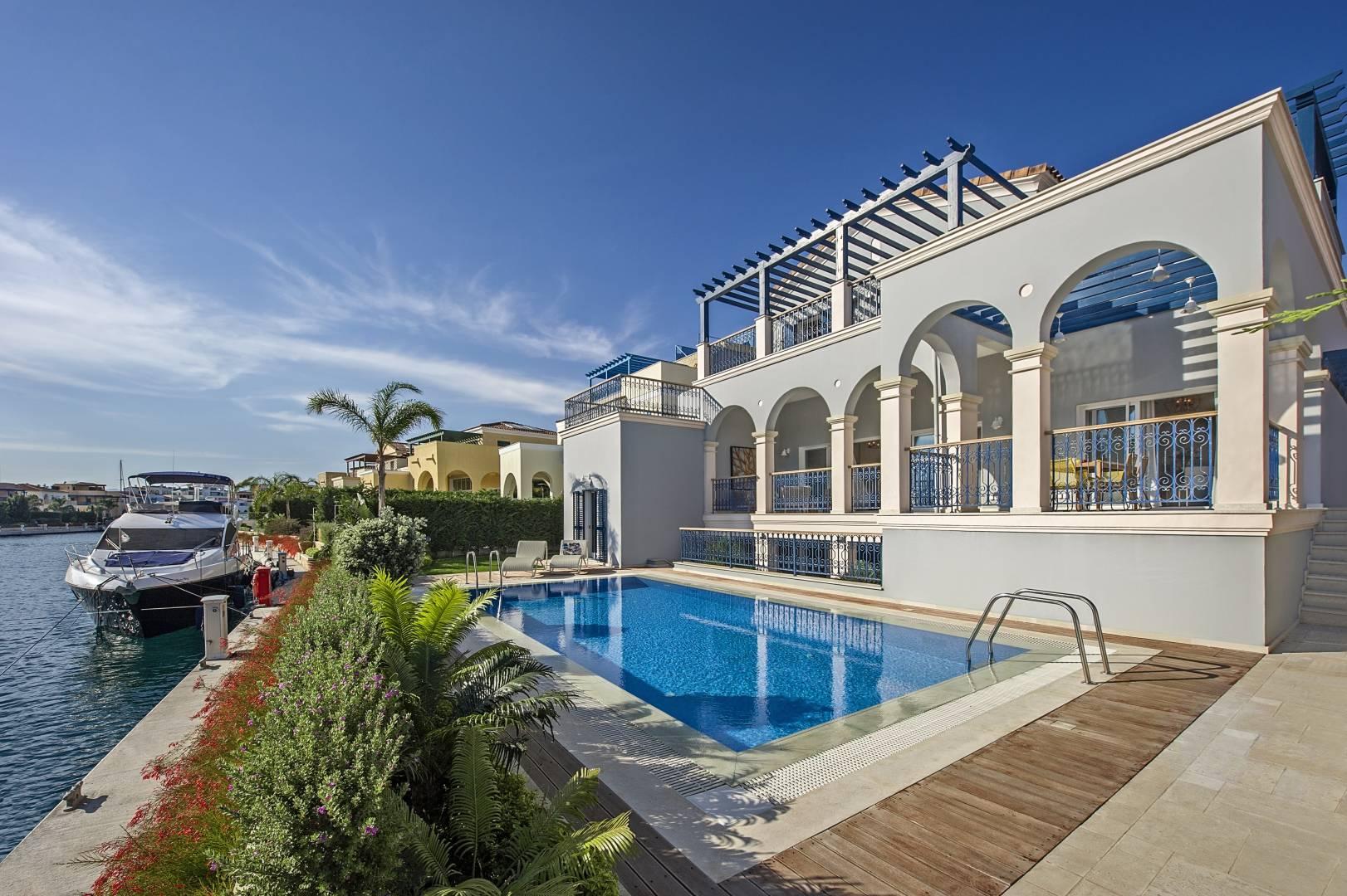 Что происходит с недвижимостью Кипра после острой фазы кризиса: ожидания и реальность 