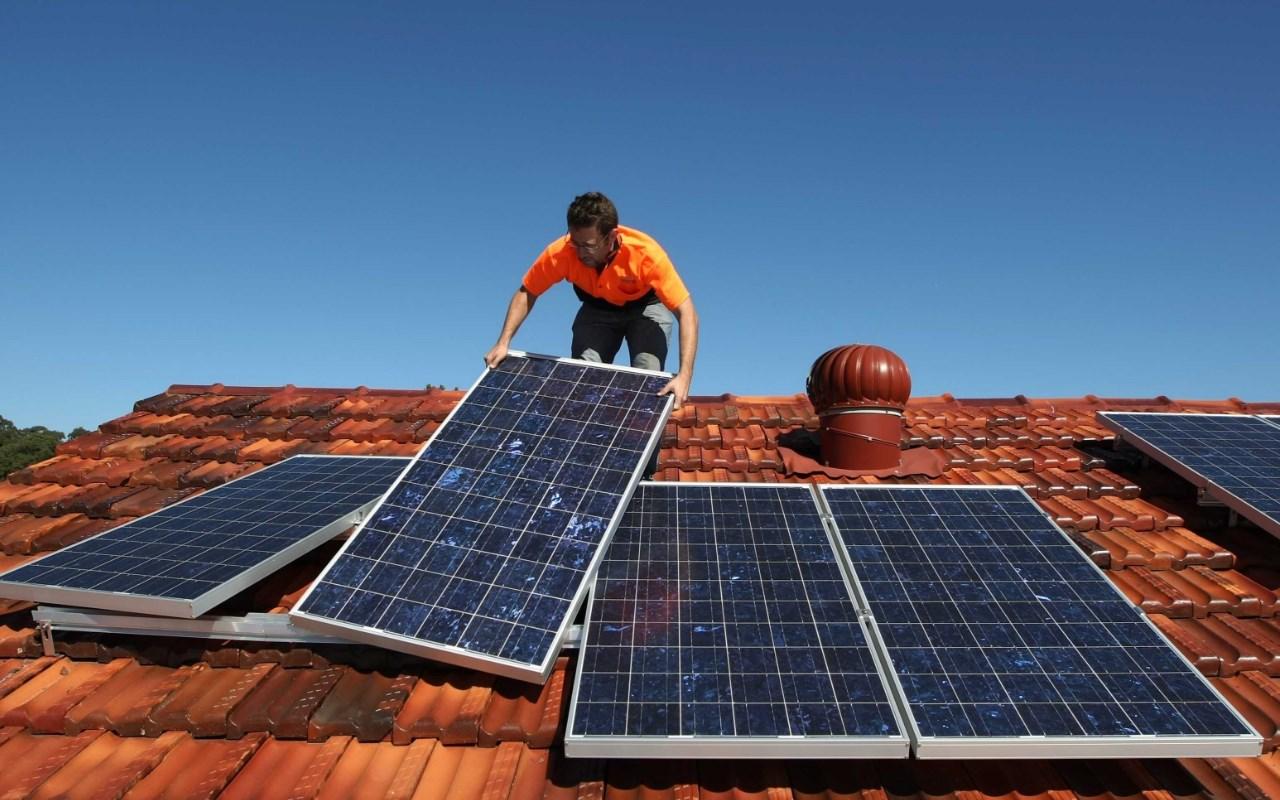 Жители Кипра cмогут поменять солнечные панели за счет государства