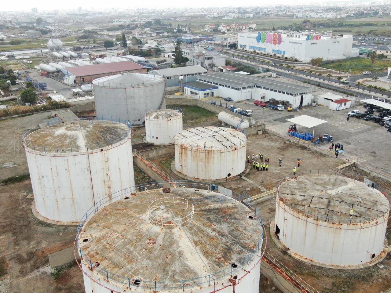 Газовые установки в прибрежной зоне Ларнаки демонтируют