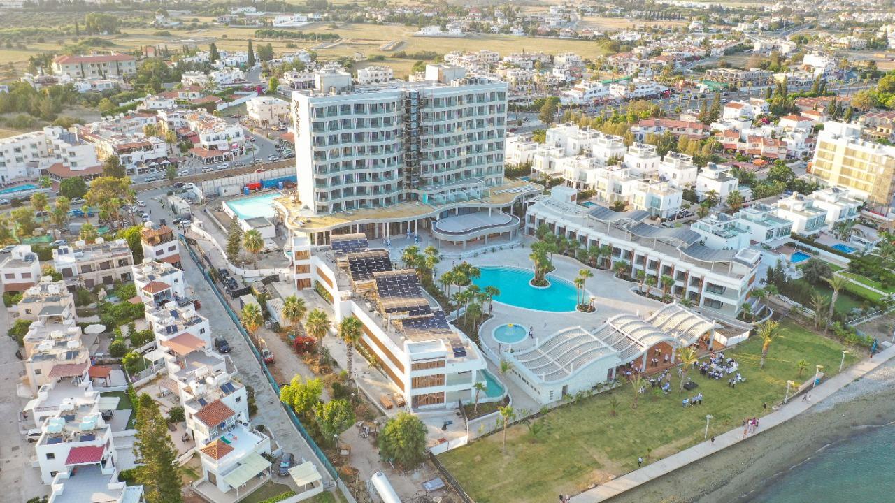 Radisson Beach Resort: роскошный отель в Ларнаке