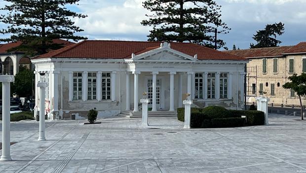 В Пафосе начался капитальный ремонт Муниципальной библиотеки