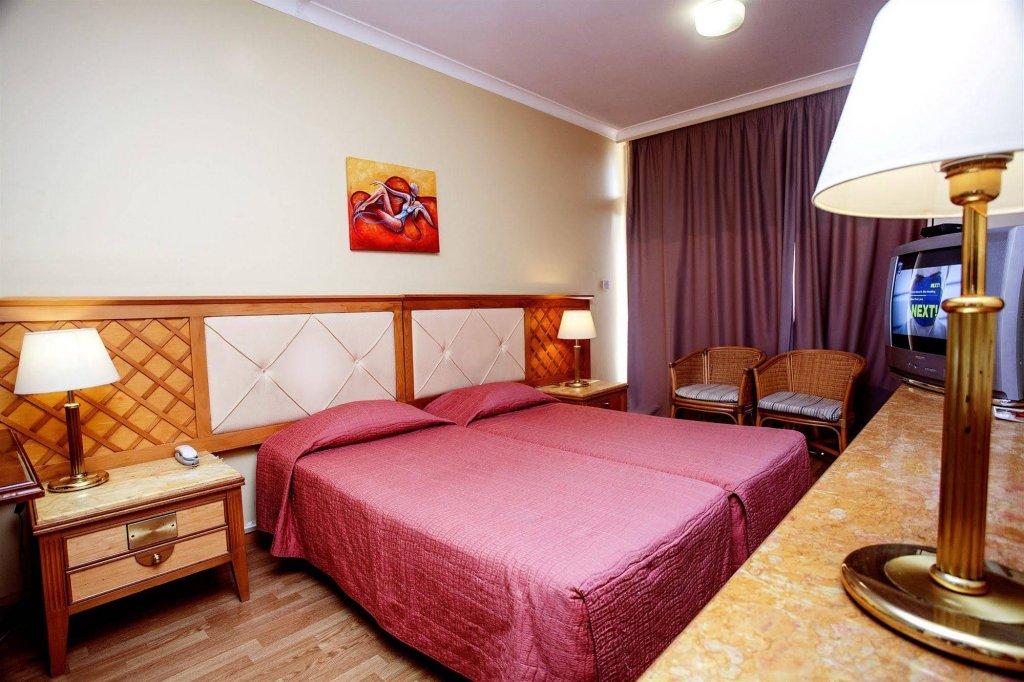 В Лимассоле снесут знаменитый Estella Hotel