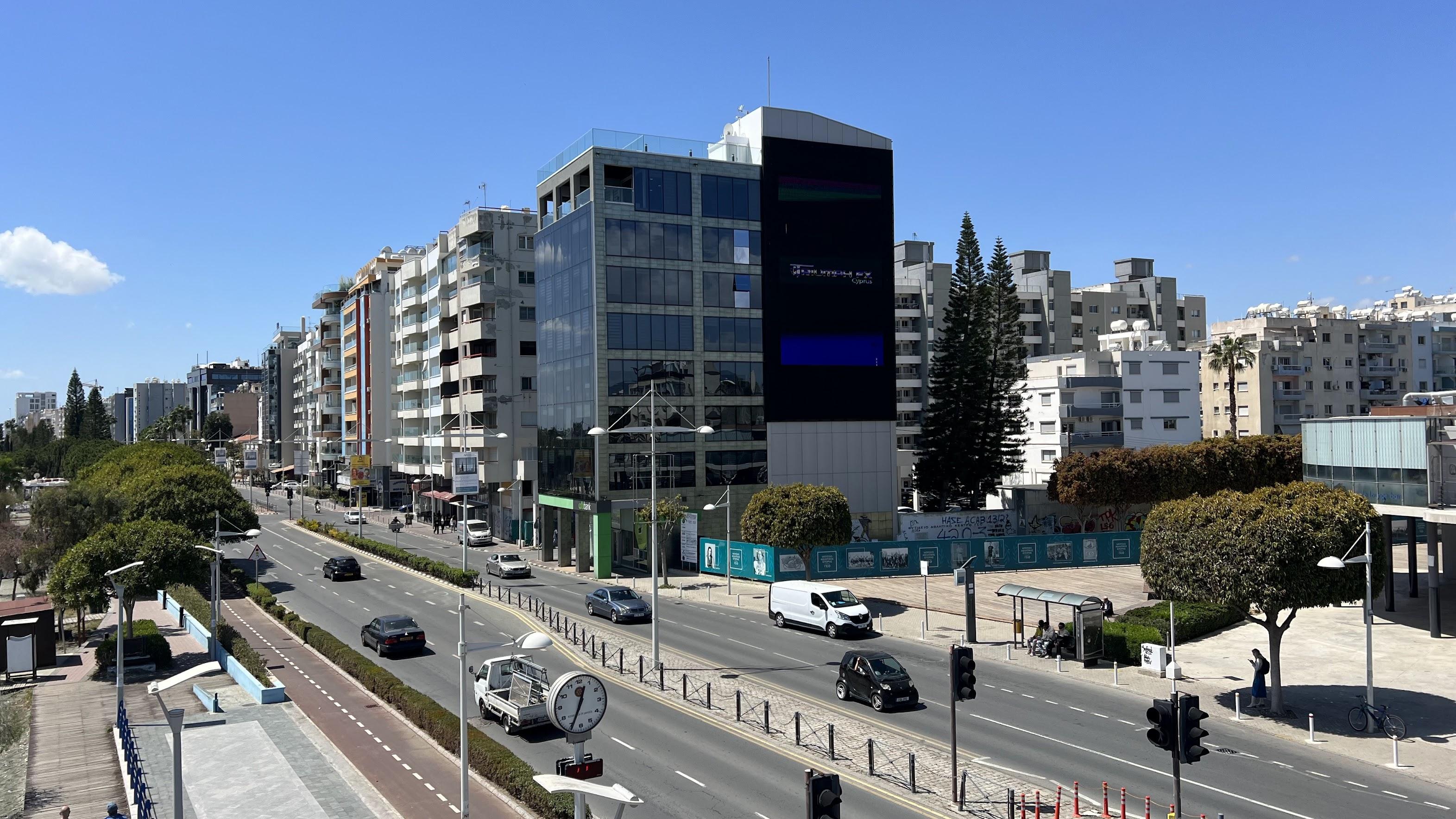 Граждане третьих стран продолжают скупать жилье на Кипре