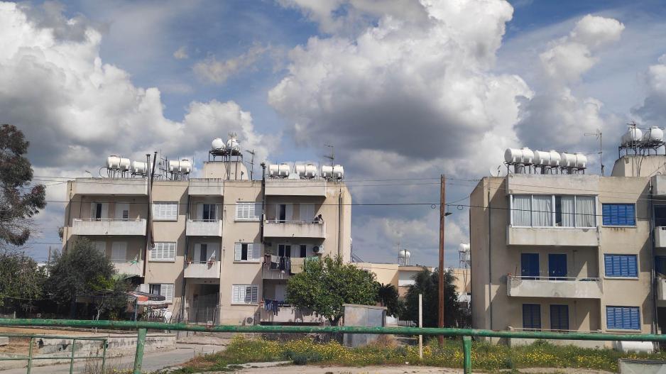 В домах на территории правительственных поселений для беженцев на Кипре установят лифты