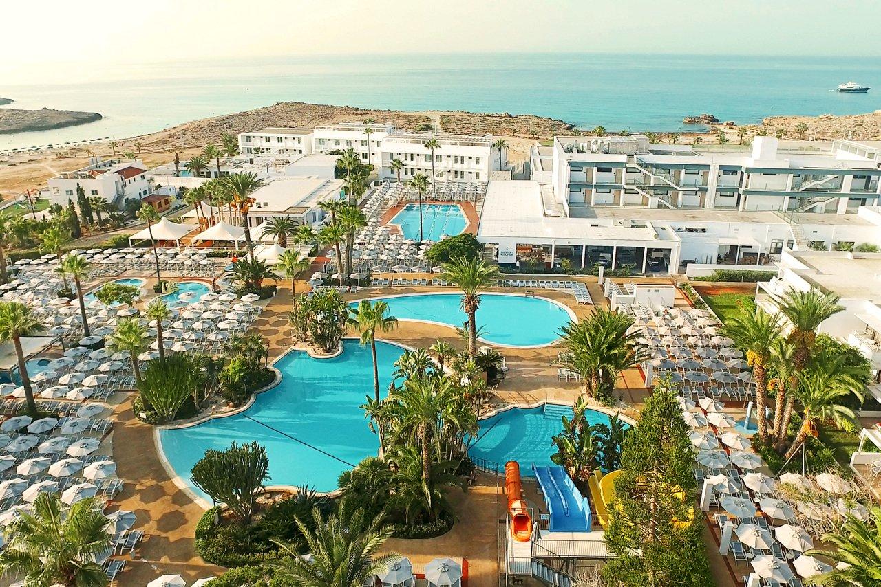 В Айя-Напе после полной реконструкции открылся отель Sunwing Sandy Bay