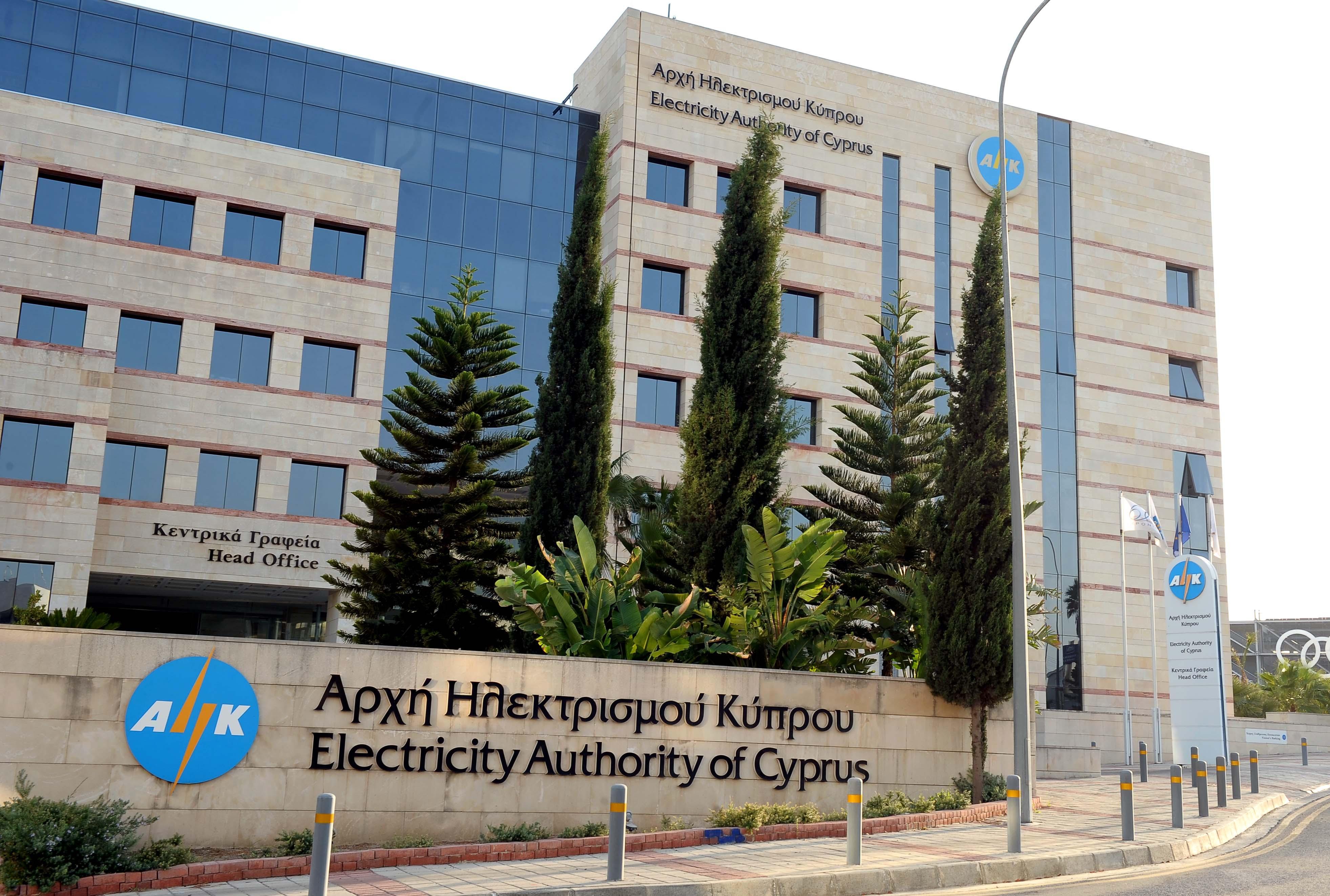 Электрическая компания Кипра компенсирует счета за свет всем пострадавшим от пожаров в районе Лимассола