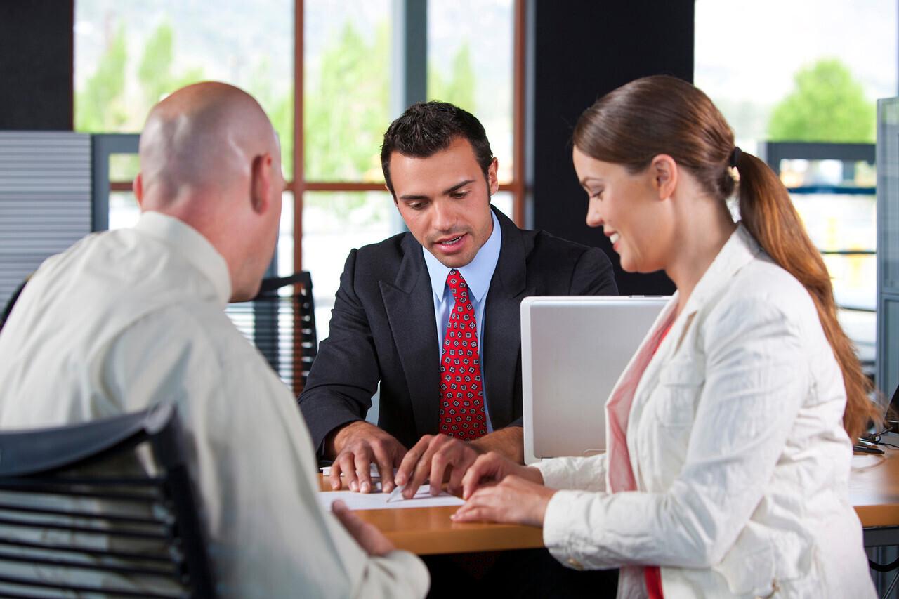 Как будут работать банки на Кипре в праздники?