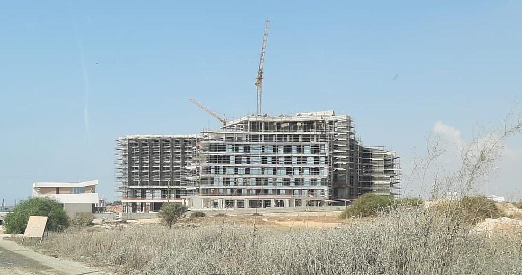 Парламент Кипра вмешался в экологический спор относительно туристической застройки восточного побережья