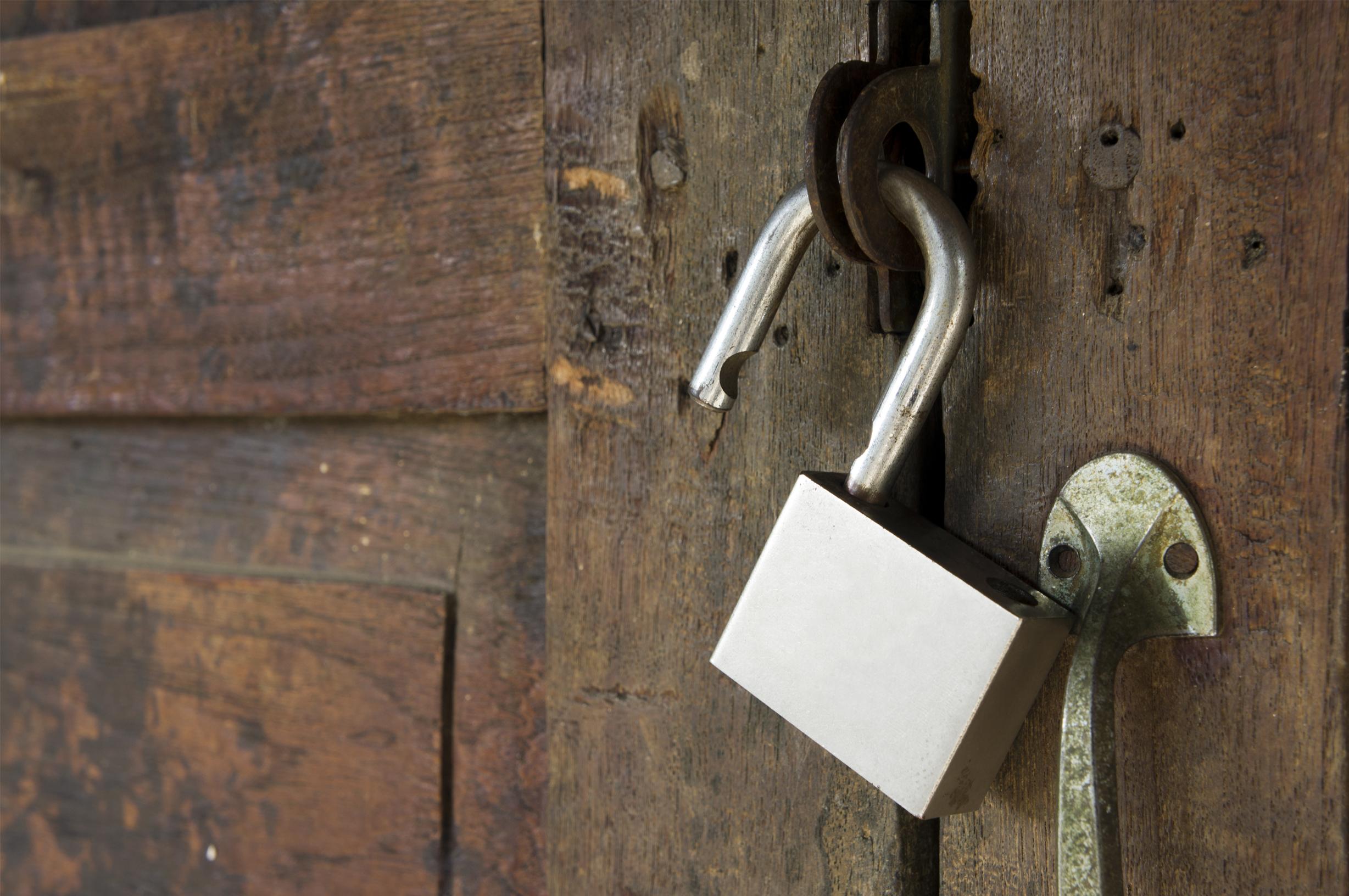 Парламент Кипра требует срочно пересмотреть законы о конфискациях жилья