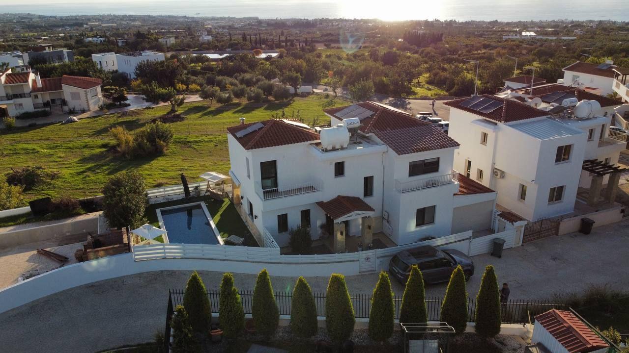 Тысячи владельцев недвижимости на Кипре передали свои кредиты управляющим компаниям