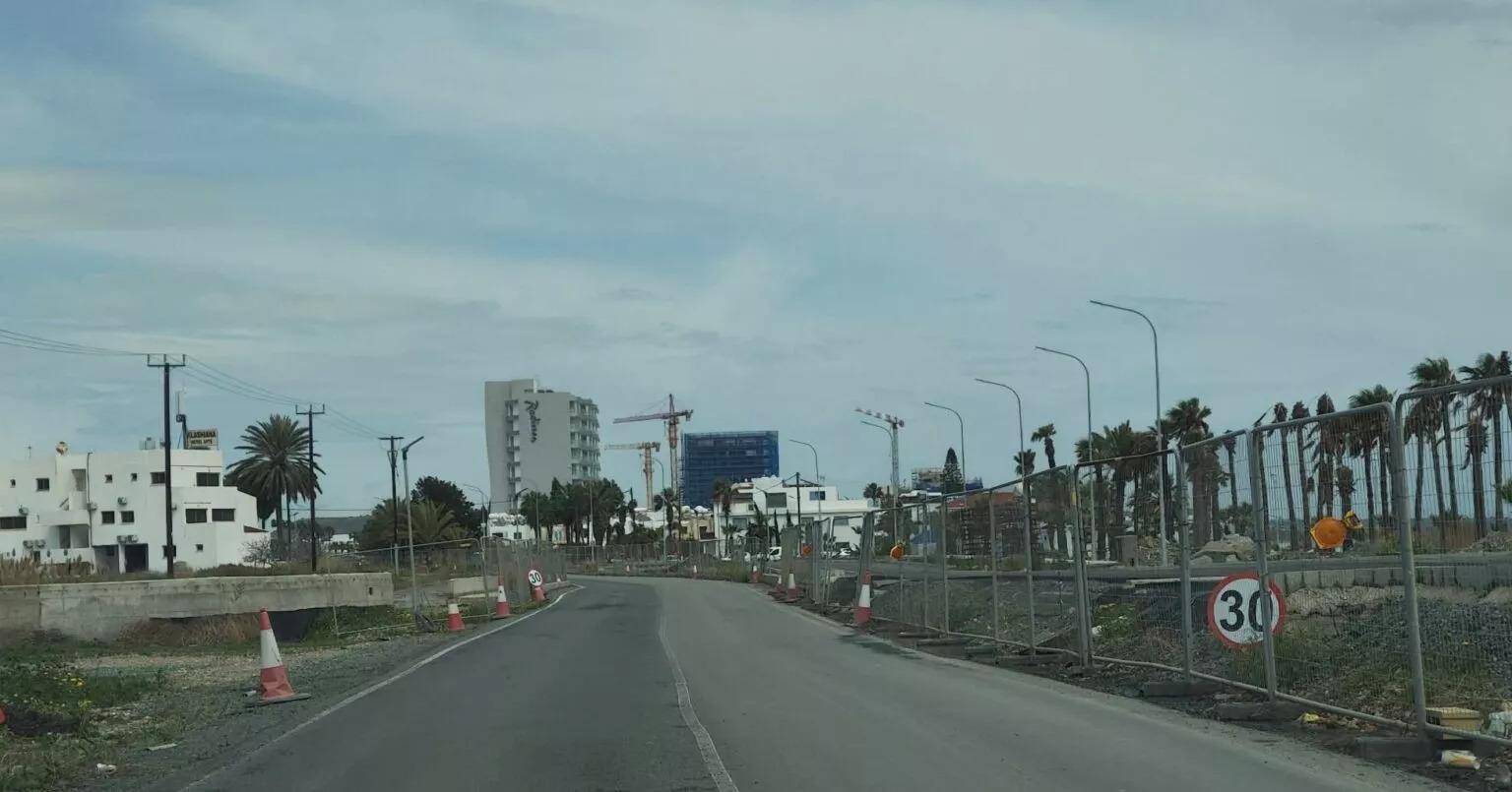 Затянувшееся строительство дороги Ларнака-Декелия наносит ущерб туристическому сектору Кипра