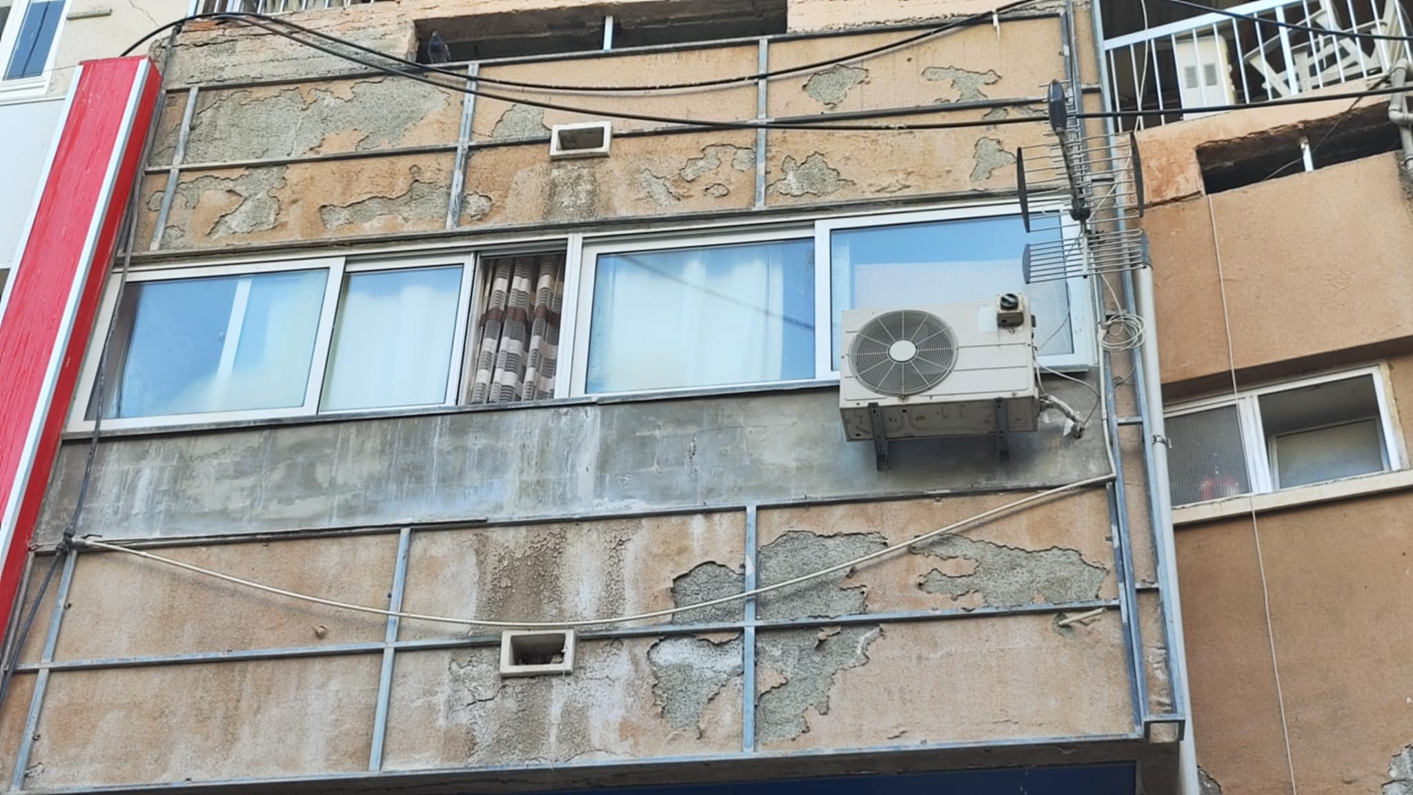 В Ларнаке начали активно сносить аварийные дома