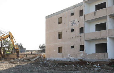 В Никосии начали сносить аварийные дома в поселениях для беженцев