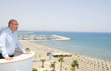 Муниципалитет Ларнаки продает большой участок земли в центре города