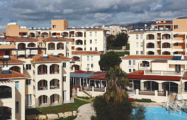 Из жилого комплекса Agios Nikolaos в Пафосе выселили незаконных квартирантов