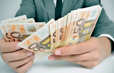 Business loans drop 25%, mortgages increase 4.7%