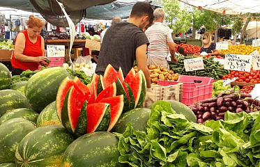 Best local markets in Cyprus. Where to buy fresh produce. Fruit and local goods