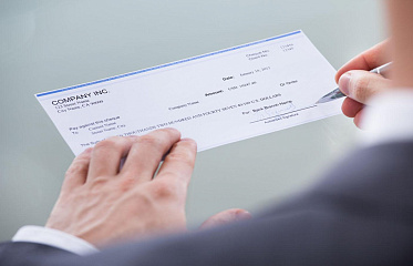 На Кипре рекордно сократилось количество и сумма необеспеченных чеков