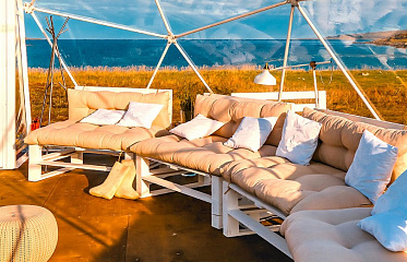 Глэмпинг — новый формат отдыха на Кипре