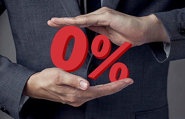 hat are the interest rates on loans and deposits offered to households and businesses by Cypriot banks?