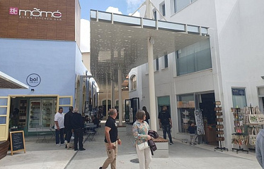 A huge metal canopy has been erected over the Laiki Geitonias neighbourhood in Paphos.
