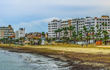 Kamares Sunset Residences - affordable apartments in a new top-notch building with the lake view in Larnaca 