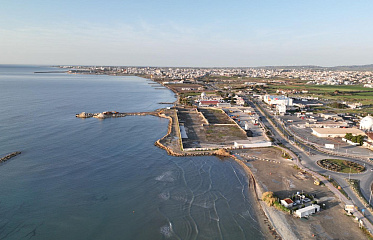 Прибрежную полосу Ларнака – Декелия полностью очистили от нефтяных резервуаров