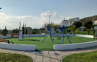 В Ларнаке появилась новая детская площадка