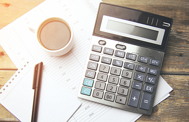 What are the interest rates on loans and deposits offered by Cypriot banks to households and businesses?