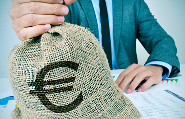 Foreign investors massively withdraw their money from banks in Cyprus