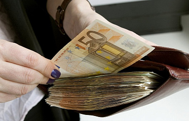What is the minimum wage in Cyprus and other EU countries?