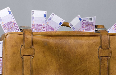 Debts of households and non-financial companies in Cyprus continue to decline