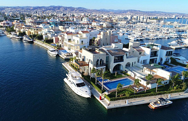 How should property buyers bargain in Cyprus?