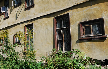 Dozens of Apartment Buildings in Government Settlements in Disrepair in Cyprus