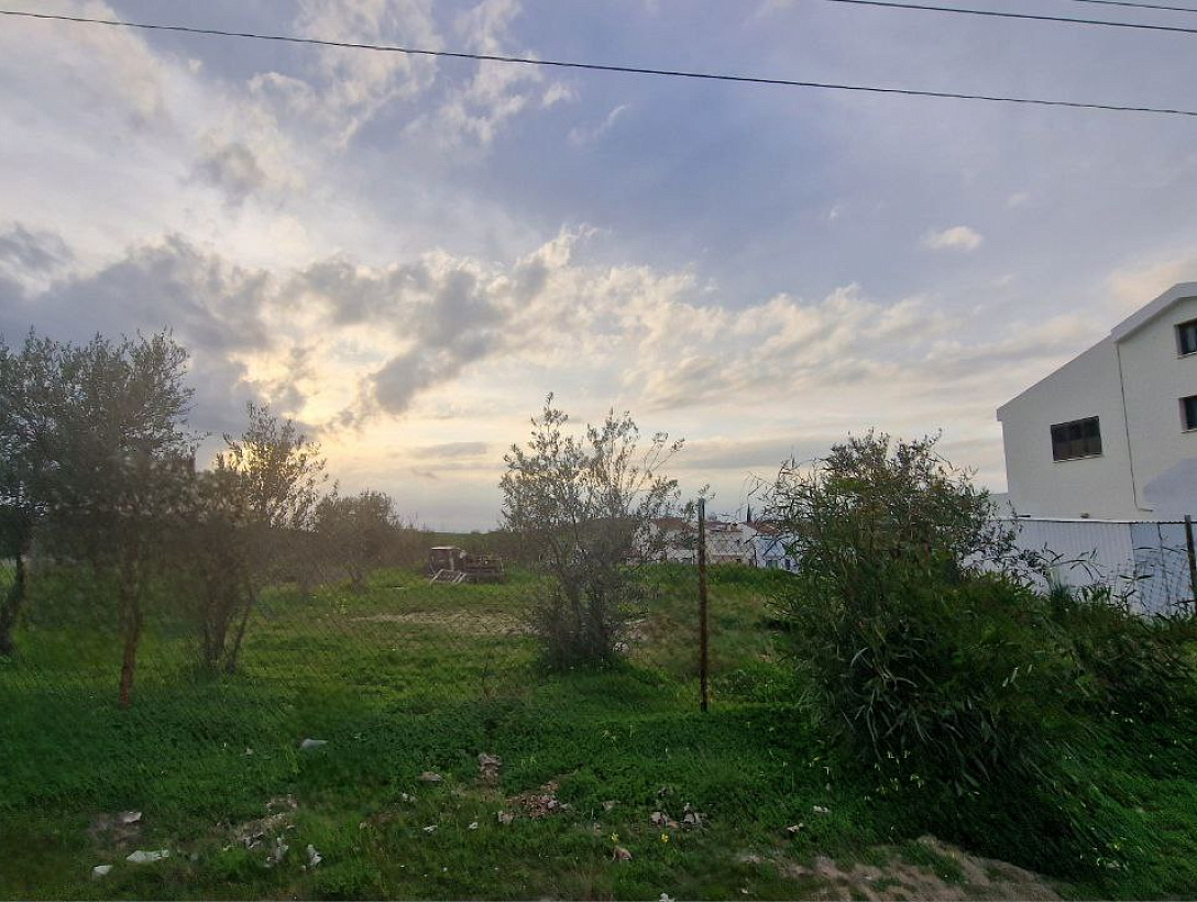 Земля в Никосии