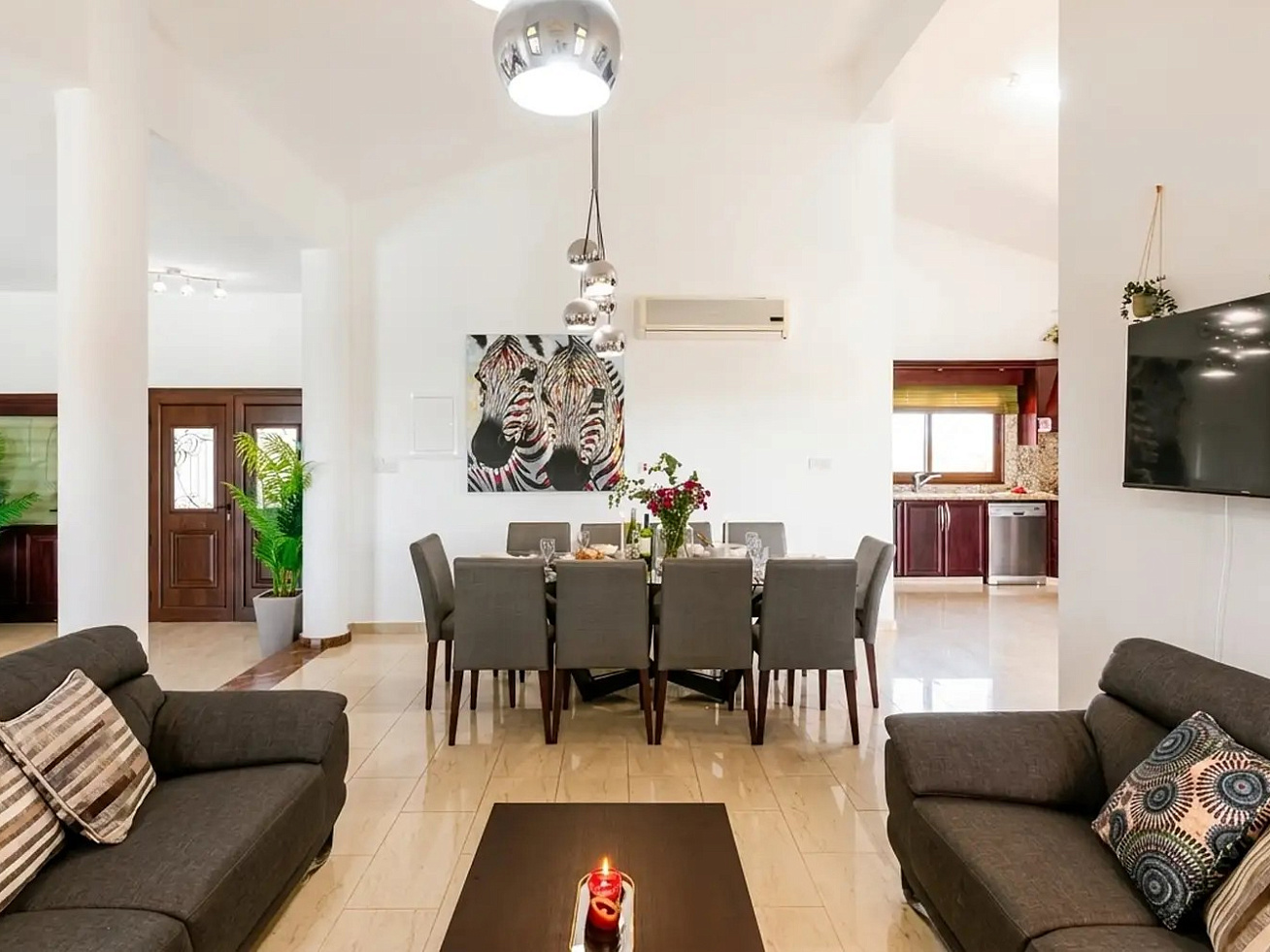 Villa, 6 bedrooms — 5
