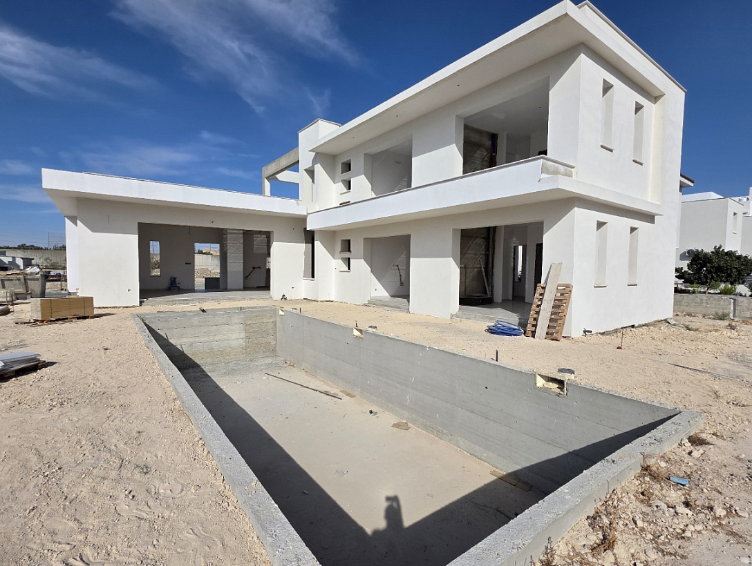 New villa in Larnaca
