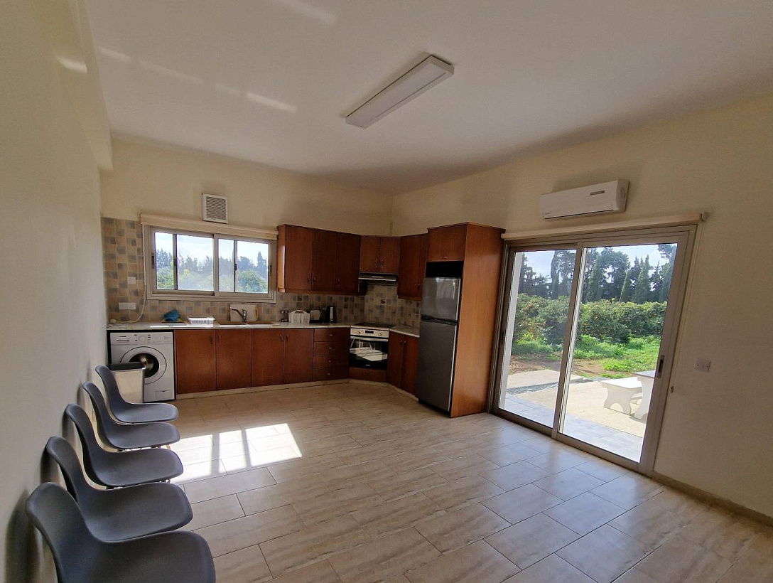 Коммерческое здание в Лимассоле