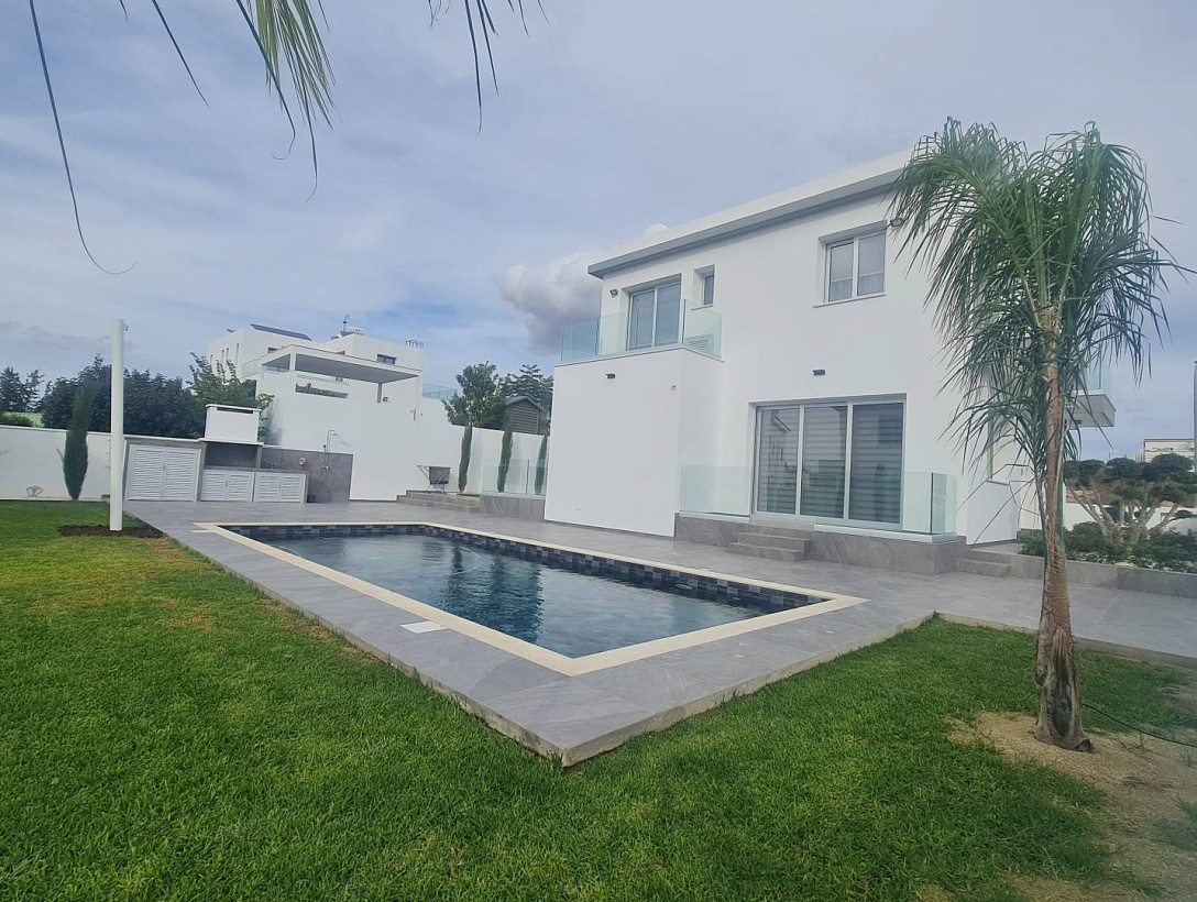 New villa in Larnaca