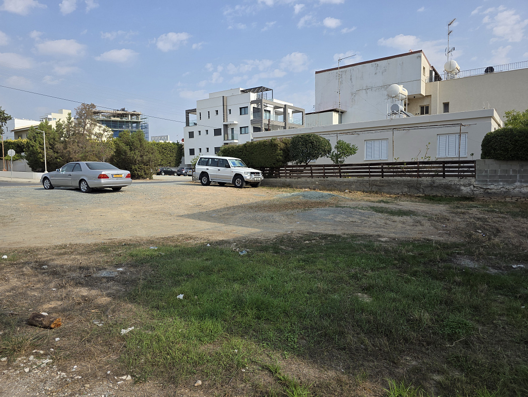 Земля в Лимассоле