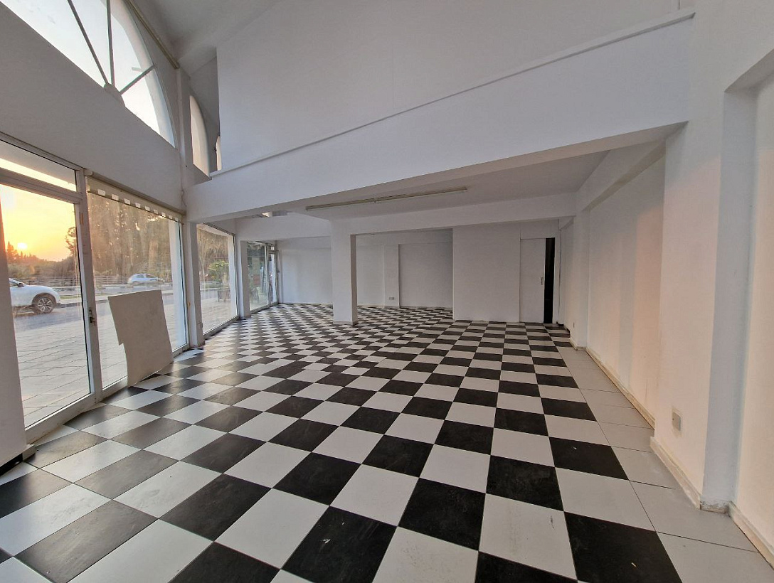 Коммерческое здание в Ларнаке