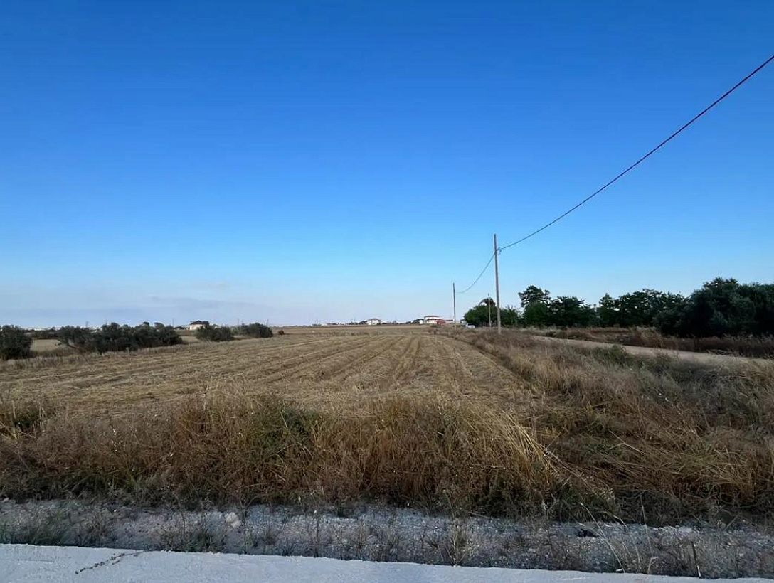 Земля в Ларнаке