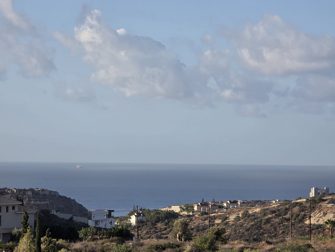 Земля в Лимассоле