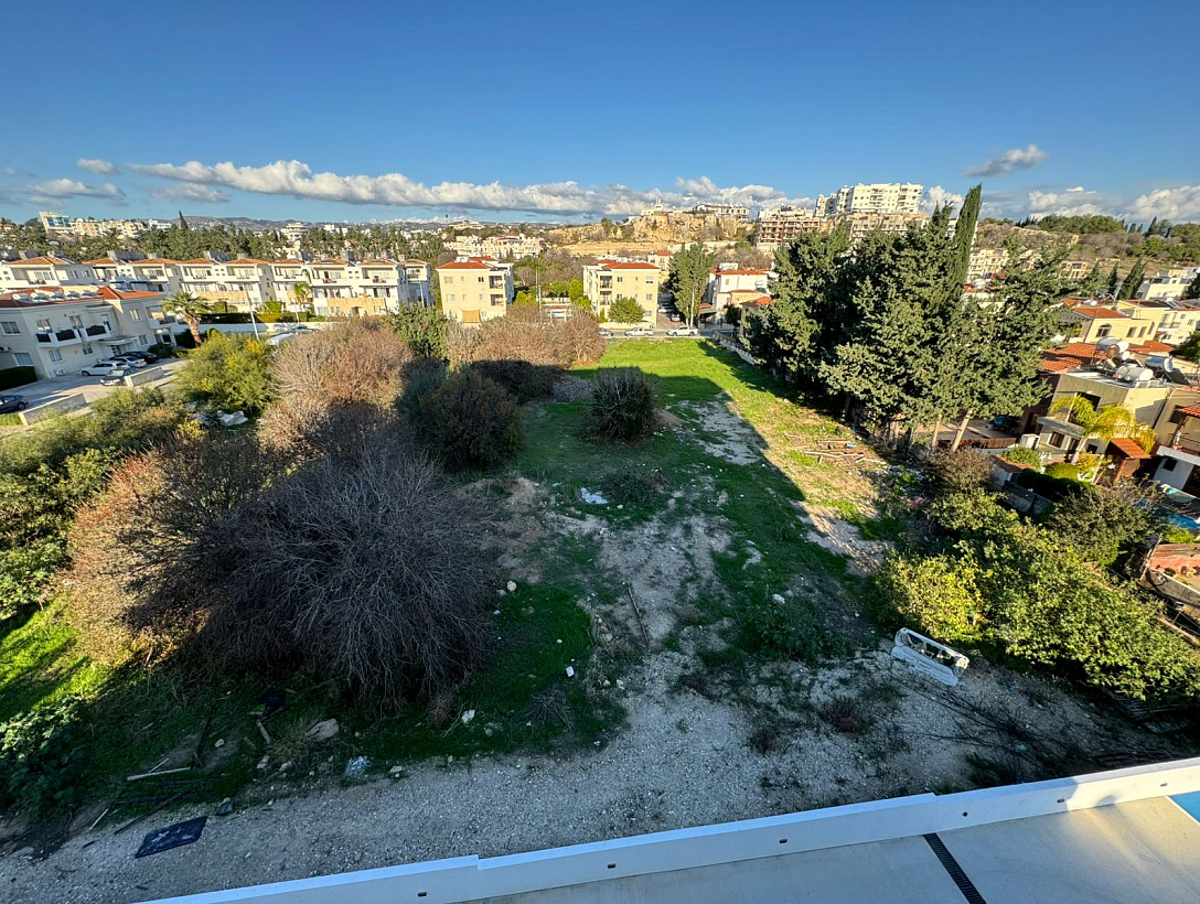 Земля в Пафосе