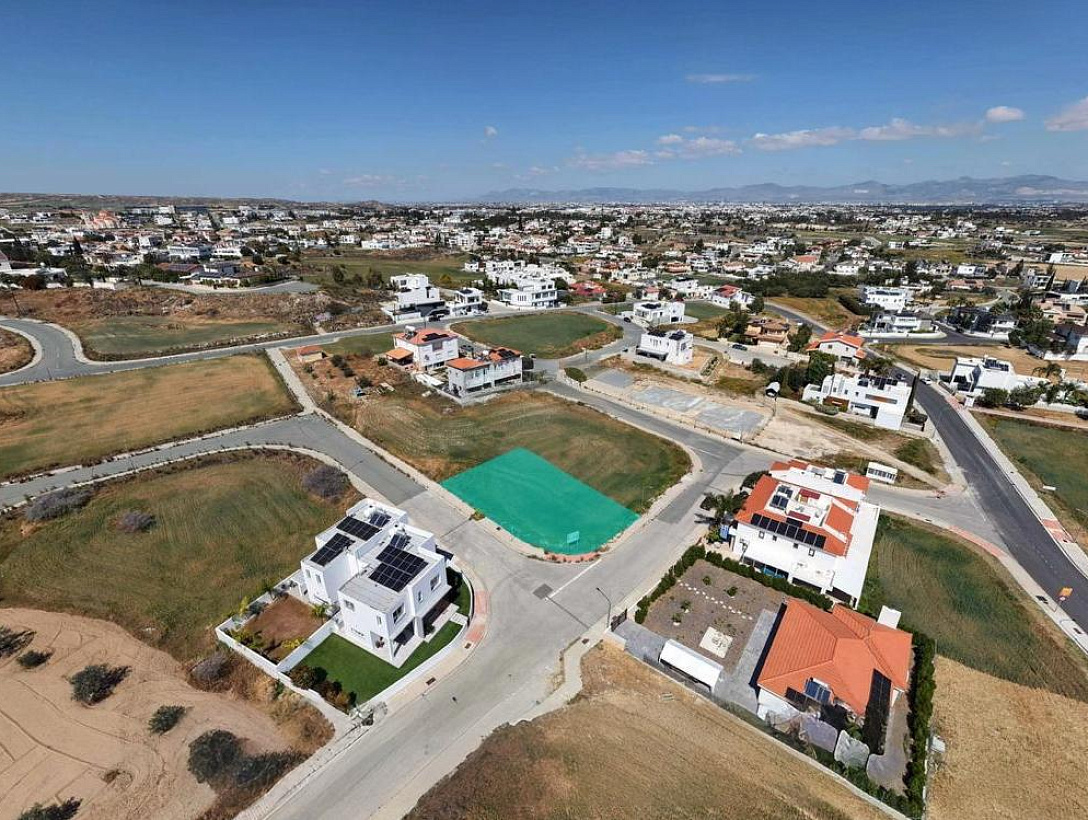 Земля в Никосии