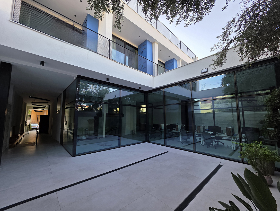 Коммерческое здание в Лимассоле